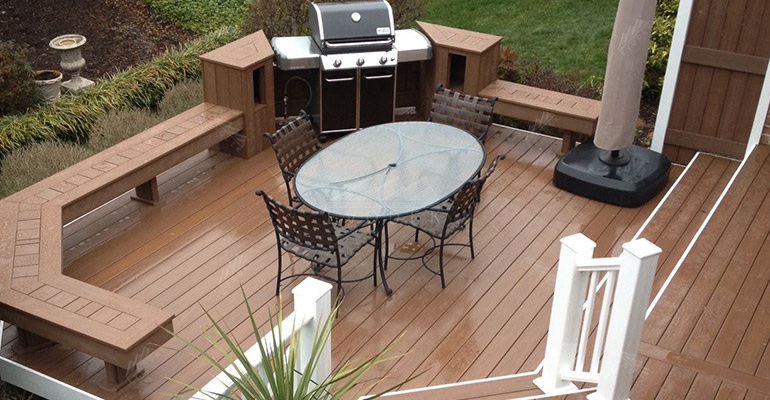 How to Keep Your Deck Warm In Winter?